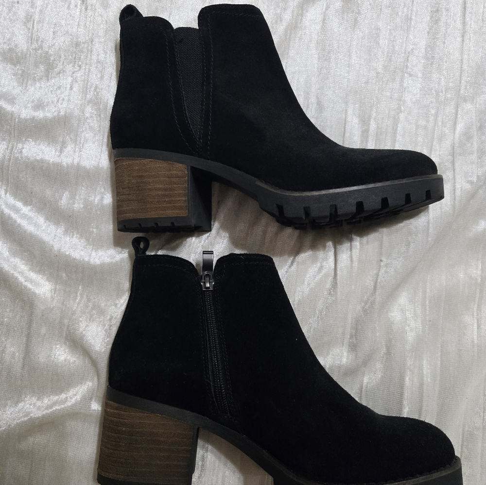 Suede Black Ankle Booties By Eva And Zoe, Size 8 NWOT - Picture 9 of 9